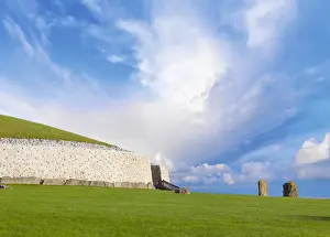 Ireland, Co. Meath, Newgrange, stone age passage tomb