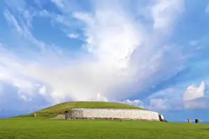 Ireland, Co. Meath, Newgrange, stone age passage tomb