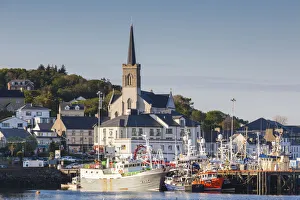 Ireland, County Donegal, Killybegs, Irelands largest fishing port, town view