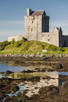 Images Dated 5th October 2016: Ireland, County Galway, Kinvara, Dunguaire Castle