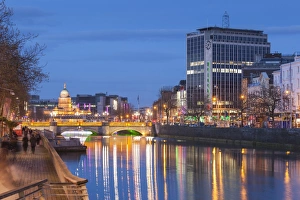 Images Dated 3rd May 2016: Ireland, Dublin, city view along the Liffey River with the O Connell Street Bridge, dusk