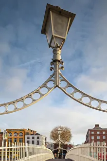 Images Dated 5th October 2016: Ireland, Dublin, Hapenny Bridge over the River Liffey, lamp