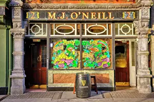 Pubs Prints: An Irish Bar. Dublin, Republic of Ireland