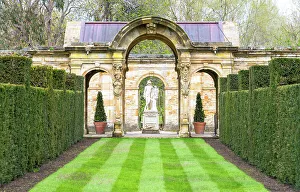 Figures Prints: The Italian Garden of Hever Castle, Kent, England