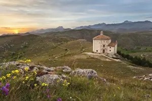 Italy, Abruzzo, The church of Madonna della Pieta near Rocca Calascio, background