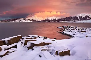 Italy, Abruzzo, Parco Nazionale del Gran Sasso-Laga, Campotosto Lake