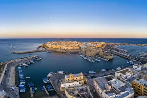 Images Dated 2nd August 2021: Italy. Apulia (Puglia). Salento, Gallipoli, Old walled town