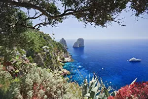 Images Dated 18th October 2012: Italy, Campania, Napoli district, Capri. Faraglioni
