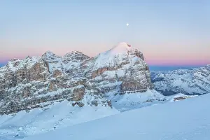 Italy, Cortina d Ampezzo, winter sunset on Tofana di Rozes