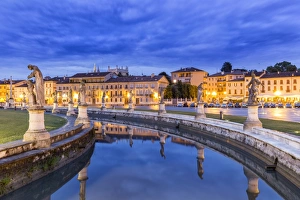 Images Dated 19th August 2015: Italy, Italia. Veneto. Padova district. Padua, Padova. Prato della Valle