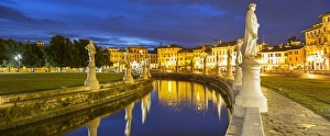 Images Dated 19th August 2015: Italy, Italia. Veneto. Padova district. Padua, Padova. Prato della Valle