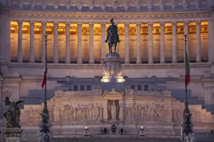 Images Dated 13th January 2015: Italy, Lazio, Rome, Piazza Venezia, View looking towards Vittorio Emanuele II Monument