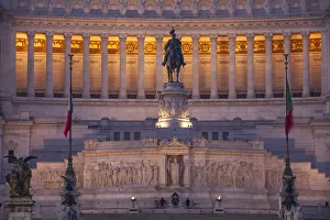 Images Dated 13th January 2015: Italy, Lazio, Rome, Piazza Venezia, View looking towards Vittorio Emanuele II Monument
