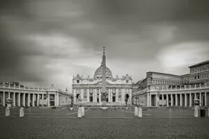Images Dated 5th November 2014: Italy, Lazio, Rome, St. Peters Square, St. Peters Basilica