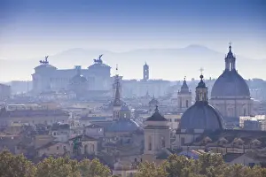 Italy, Lazio, Rome, View looking towards Vittorio Emanuele II Monument