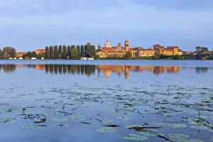 Images Dated 28th February 2014: Italy, Lombardy, Mantova district, Mantua, View towards the town and Lago Inferiore