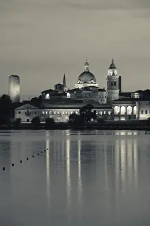 Italy, Lombardy, Mantua, town view and Palazzo Ducale from Lago Inferiore