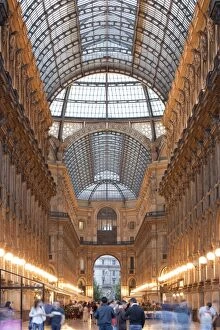 Crowd Gallery: Italy, Lombardy, Milan, Galleria Vittorio Emanuele II, shopping arcade, interior, evening
