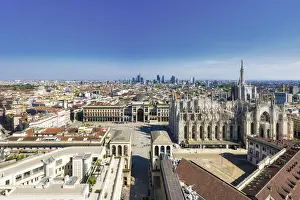 Italy, Lombardy, Milan, Piazza Duomo with the domes of Galleria Vittorio Emanuele II