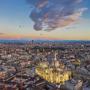 Italy, Lombardy, Milan, Piazza Duomo with the domes of Galleria Vittorio Emanuele II