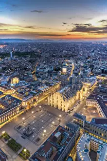 Italy, Lombardy, Milan, Piazza Duomo with the domes of Galleria Vittorio Emanuele II