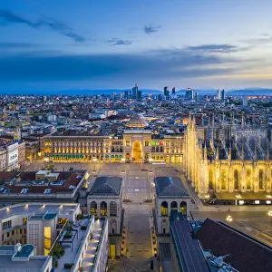 Italy, Lombardy, Milan, Piazza Duomo with the domes of Galleria Vittorio Emanuele II