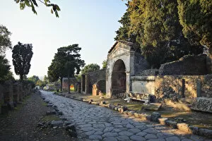 Images Dated 27th November 2012: Italy, Napoli, Pompeii Archaeological Site (UNESCO Site), Via delle Tombe