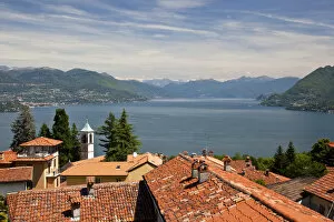 Images Dated 23rd October 2009: Italy, Piedmont, Lake Maggiore, Gignese, hilltop village above Stresa