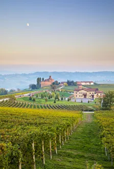Italy, Piedmont (Piemonte), Colline del Barolo, Cuneo district, Langhe, Barolo, Castello