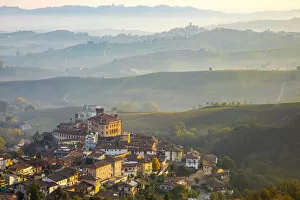 Images Dated 11th January 2019: Italy, Piedmont (Piemonte), Colline del Barolo, Cuneo district, Langhe, Barolo, the