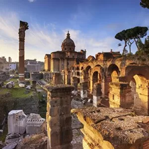 Images Dated 15th April 2017: Italy, Rome, Colosseum and Roman Forum at sunrise