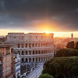 Images Dated 8th April 2017: Italy, Rome, Colosseum and Roman Forum at sunset
