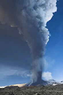 Active Gallery: Italy, Sicily, Etna, 4th paroxysm of 2012, a huge cloud of ash rises into the sky while