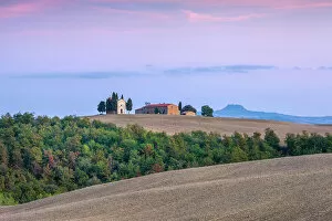 Images Dated 6th September 2022: Italy, Tuscany, Crete landscape, Vitaleta chapel, near Pienza town