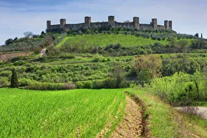 Italy, Tuscany, Monteriggioni old town, city wall