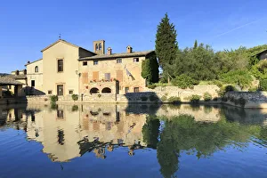Italy, Tuscany, Orcia Valley, Bagno Vignoni, historic thermal bath in the center of