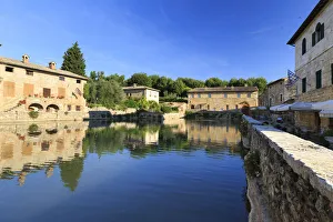 Italy, Tuscany, Orcia Valley, Bagno Vignoni, historic thermal bath in the center of