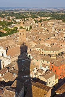 Italy, Tuscany, Siena district, Siena. Town hall and Torre del Mangia