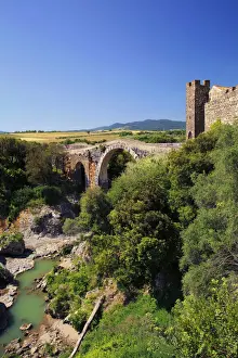 Italy, Tuscany, Vulci, Castello dell Abbadia e Ponte del Diavolo