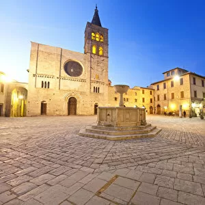 Images Dated 16th May 2012: Italy, Umbria, Perugia district, Bevagna. Piazza Silvestri and San Michele Cathedral