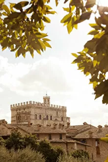 Images Dated 14th May 2013: Italy, Umbria, Perugia district, Gubbio. View of Palazzo dei Consoli