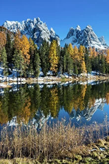 Images Dated 26th September 2022: Italy, Veneto, Dolomites, Lake Antorno, Cadini di Misurina mountains
