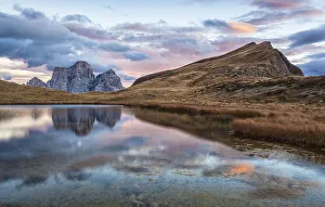 Italy, Veneto, Lake Baste and Mount Pelmo in autumn