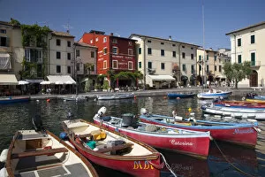 Italy, Veneto, Lake District, Lake Garda, Lazise, boat harbor and Via Fontana