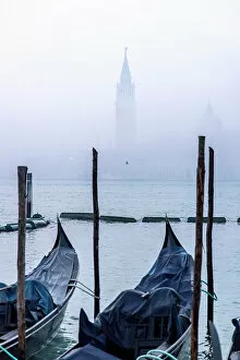 Images Dated 3rd March 2023: Italy, Veneto, Venice, the Basilica di San Giorgio Maggiore & gondolas on a foggy day