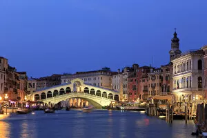 Italy, Veneto, Venice, Sestiere of Rialto, Rialto Bridge