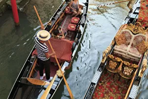 Images Dated 23rd June 2017: Italy, Veneto, Venice, Sestiere of San Marco, Small canal and Gondola