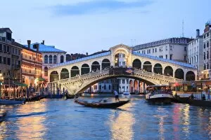 Crowd Gallery: Italy, Venice. Grand canal and Rialto bridge