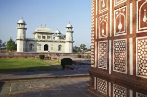 Images Dated 14th June 2011: Itimad-ud-Daulah (tomb of Mizra Ghiyas Beg), Agra, Uttar Pradesh, India