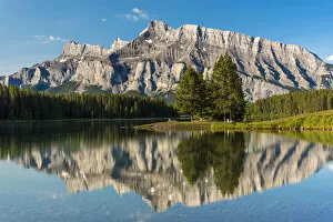 Images Dated 17th August 2016: Two Jake Lake, Banff National Park, Alberta, Canada